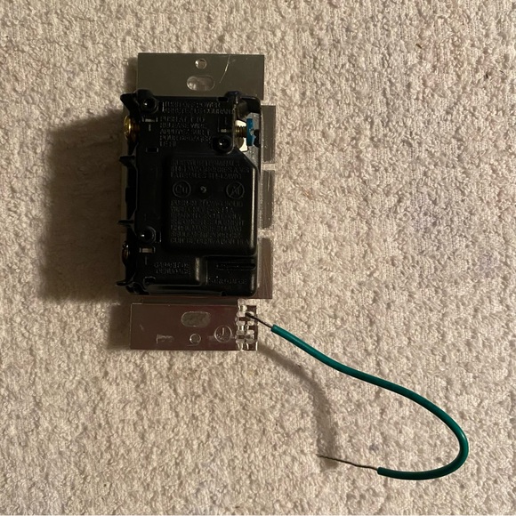 Lutron Maestro LED+ Dimmer Switch for LED Halogen & Incandescent Bulbs Midnight - Picture 2 of 2